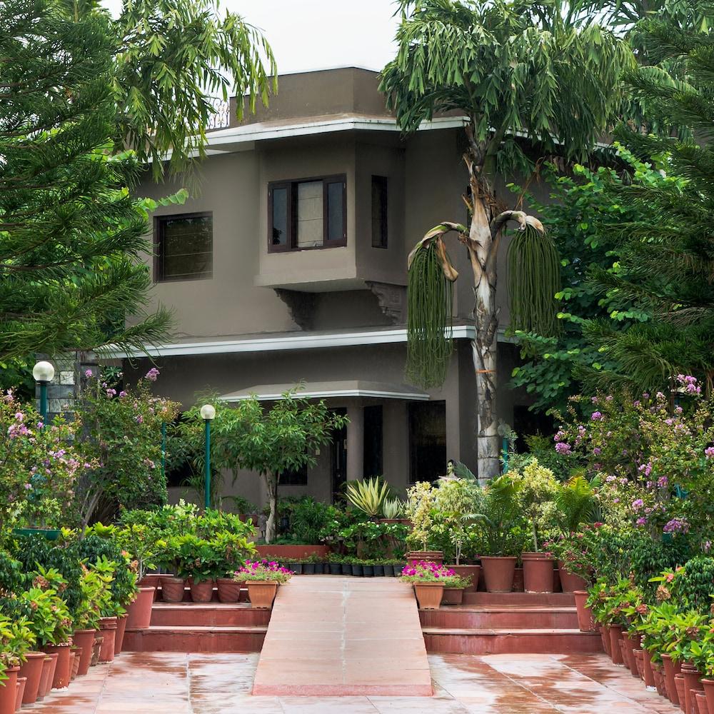 Araliayas Resort & Spa Udaipur Exterior foto