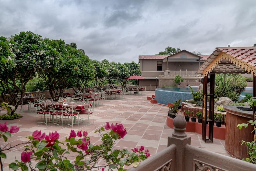 Araliayas Resort & Spa Udaipur Exterior foto