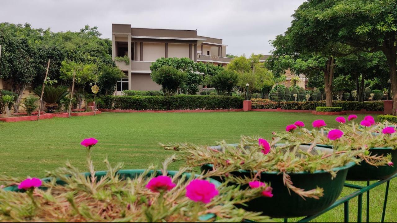 Araliayas Resort & Spa Udaipur Exterior foto